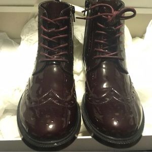 Burberry youth boots size35 will fit womens5.0/5.5  in kids about a size3.5/4.0